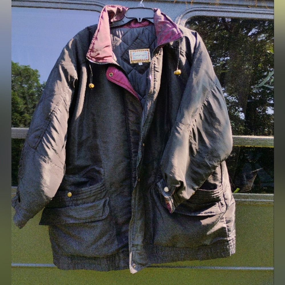 Stylish Men's Black and Burgundy Puffer Jacket